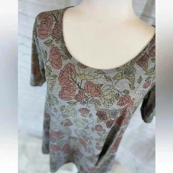 LulaRoe Perfect T Swing Side Slit Tee T Shirt Womens XS Muted Gray Artsy flower - Picture 3 of 16